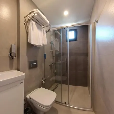 Hotel Derin 2*