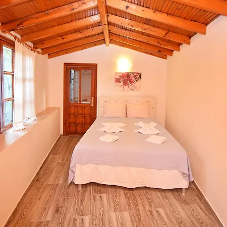 Hotel Derin 2*