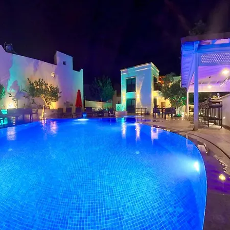 Derin Hotel